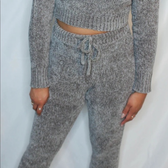 LOUNGE SET - Picture 2 of 2